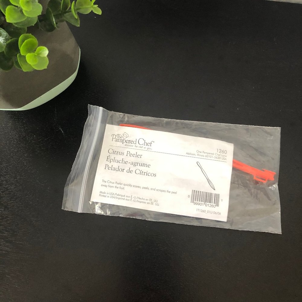 *SOLD* The Pampered Chef Citrus Peeler